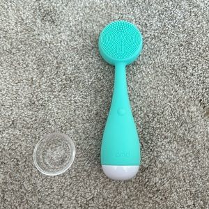 Silicone face cleansing brush